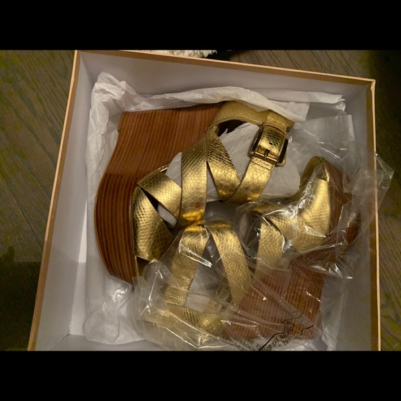 Michael Kors wedge (gold)new - Picture 3 of 3